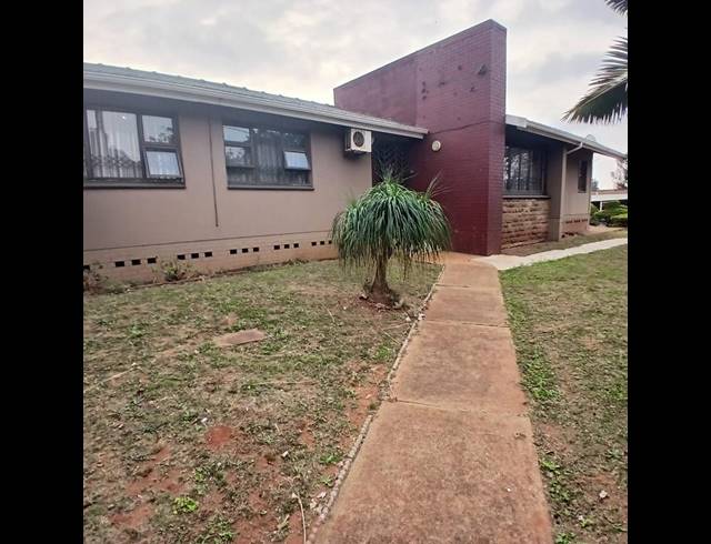 3 BEDROOM HOUSE FOR SALE IN MONTCLAIR